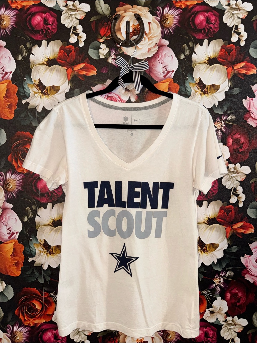 Nike Women’s NFL Dallas Cowboys V-Neck Tee with Navy and Light Gray Graphics, M